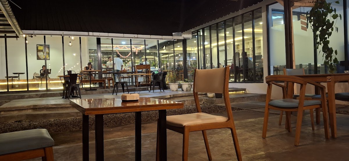 Luk Coffee & Book - Maguwoharjo-3